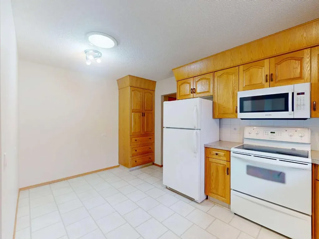 548 Mcintosh Road NE Calgary AB T2E 5Z3