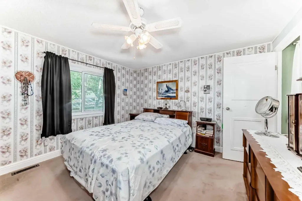 6724 17 Avenue SE Calgary AB T2A 0W5