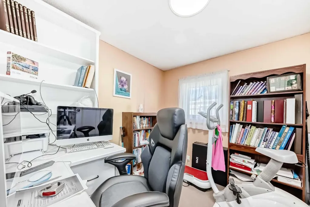 6724 17 Avenue SE Calgary AB T2A 0W5