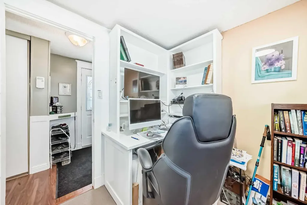 6724 17 Avenue SE Calgary AB T2A 0W5