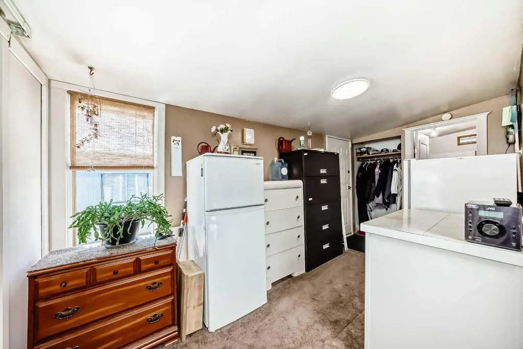 6724 17 Avenue SE Calgary AB T2A 0W5