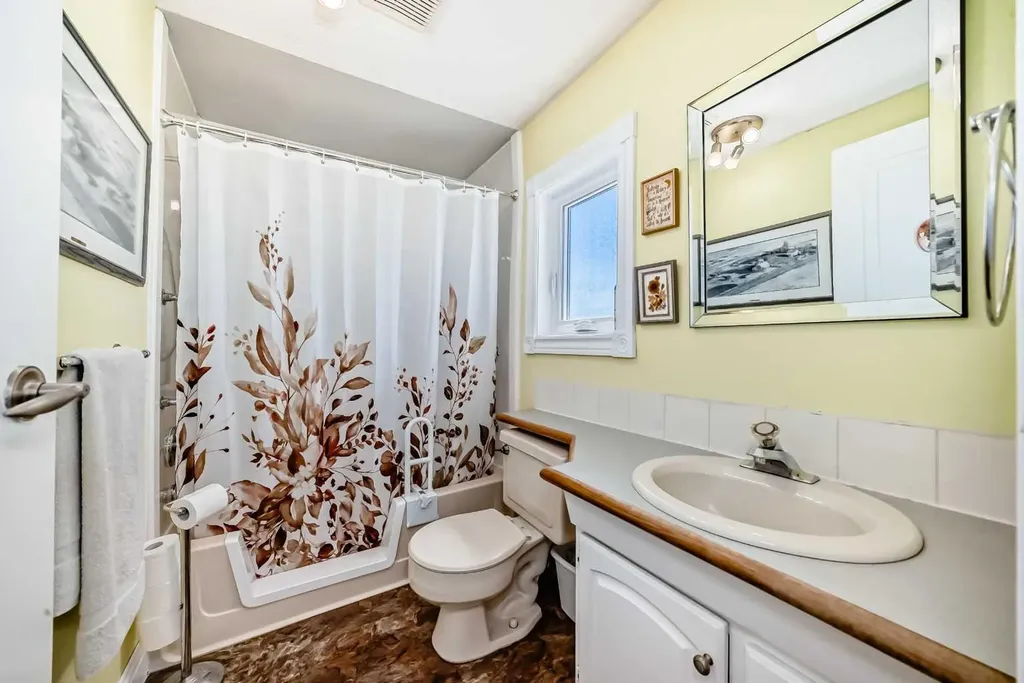 6724 17 Avenue SE Calgary AB T2A 0W5