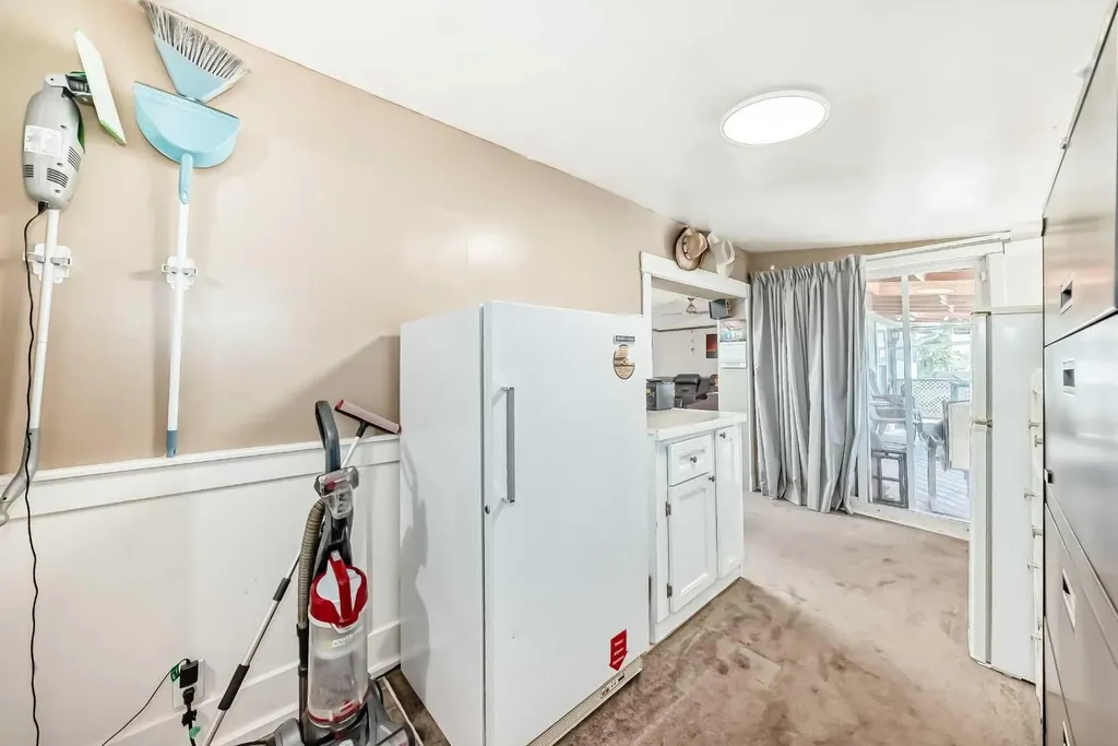 6724 17 Avenue SE Calgary AB T2A 0W5