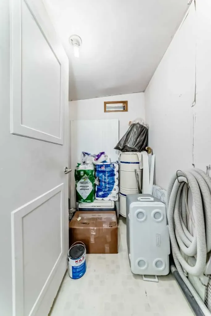 6724 17 Avenue SE Calgary AB T2A 0W5