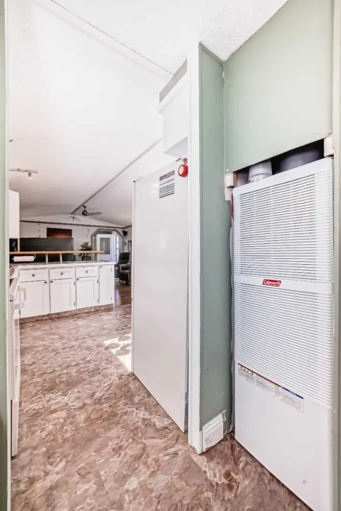 6724 17 Avenue SE Calgary AB T2A 0W5