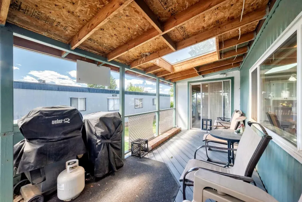 6724 17 Avenue SE Calgary AB T2A 0W5