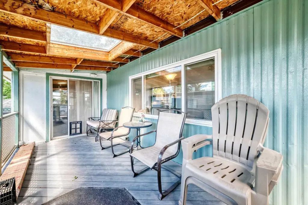 6724 17 Avenue SE Calgary AB T2A 0W5
