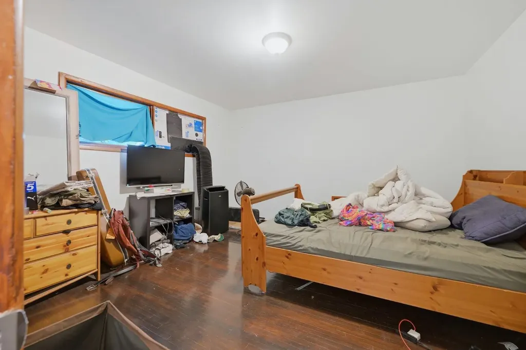 203 42 Avenue SW Calgary AB T2S1A7