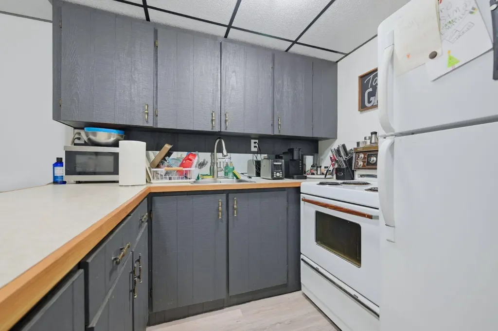 203 42 Avenue SW Calgary AB T2S1A7