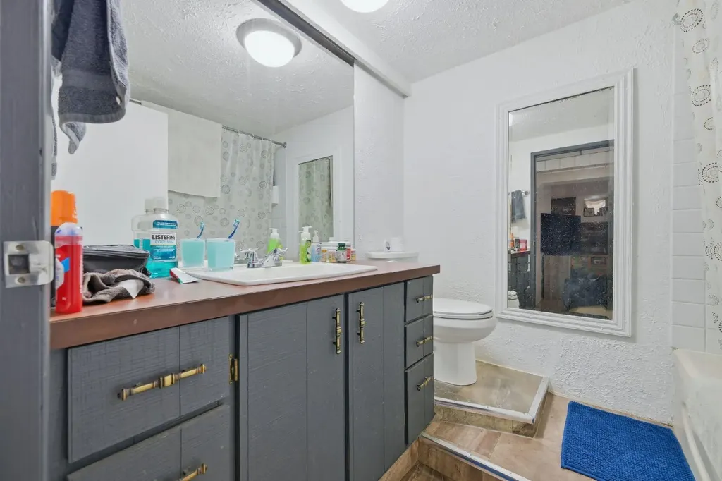 203 42 Avenue SW Calgary AB T2S1A7
