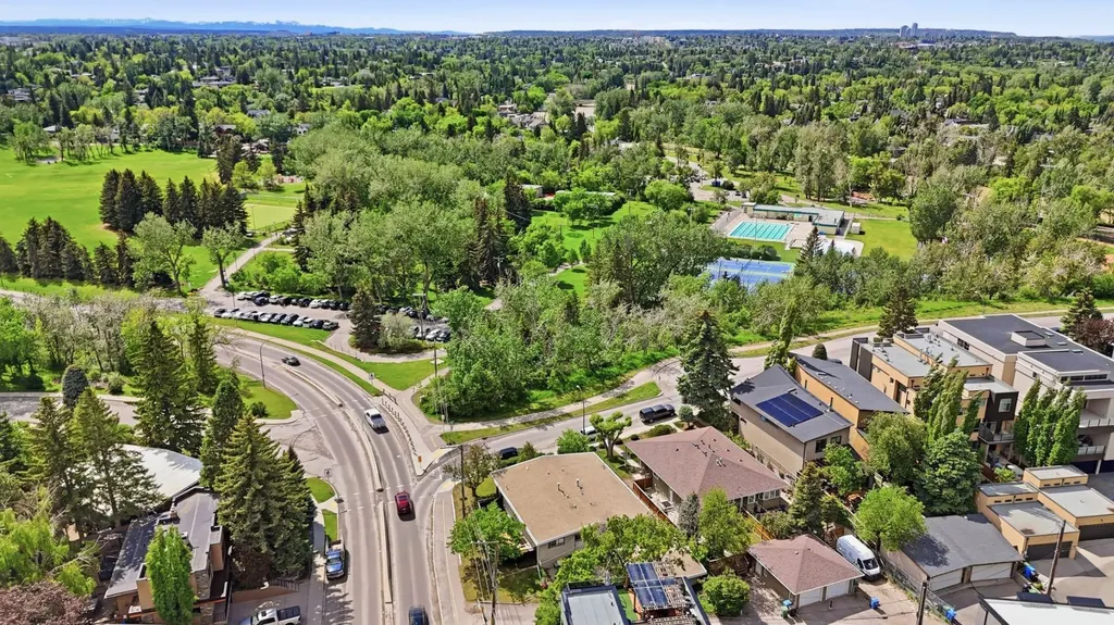 203 42 Avenue SW Calgary AB T2S1A7