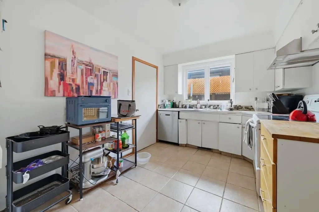 203 42 Avenue SW Calgary AB T2S1A7