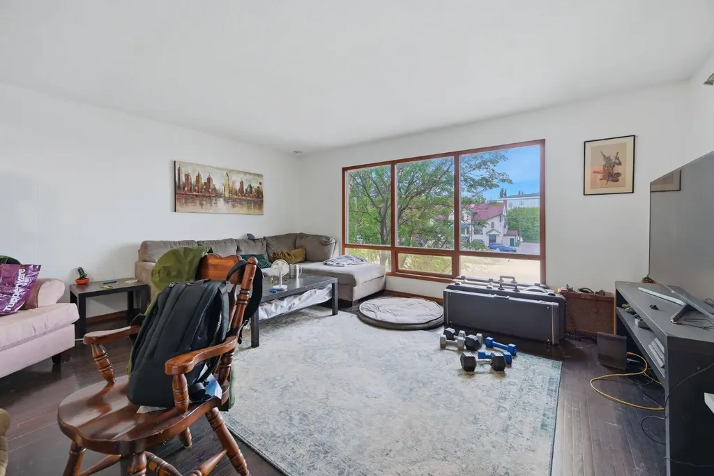 203 42 Avenue SW Calgary AB T2S1A7