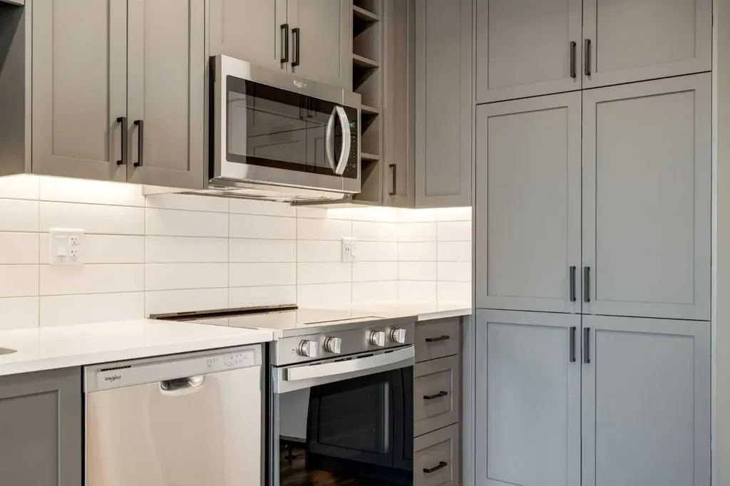 3107 Warren Street NW Calgary AB T3B 0M2