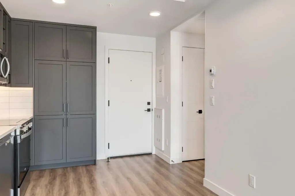 3107 Warren Street NW Calgary AB T3B 0M2