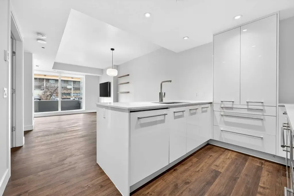 1025 5 Avenue SW Calgary AB T2P 1N4