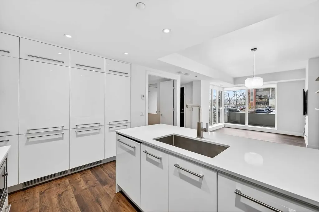 1025 5 Avenue SW Calgary AB T2P 1N4