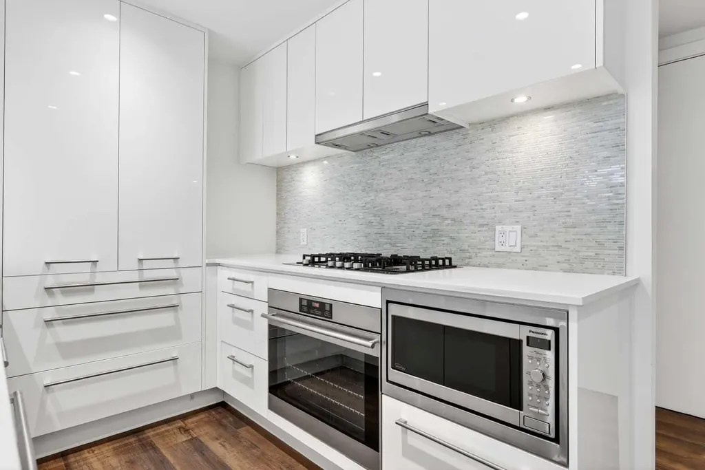 1025 5 Avenue SW Calgary AB T2P 1N4