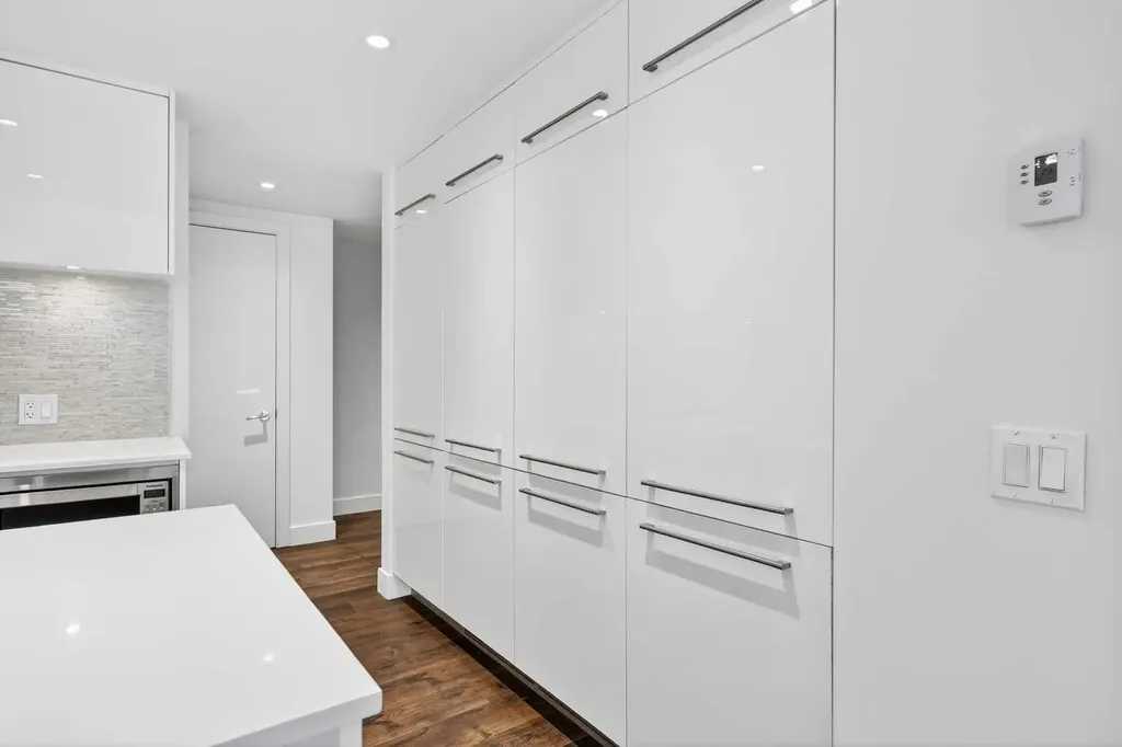1025 5 Avenue SW Calgary AB T2P 1N4