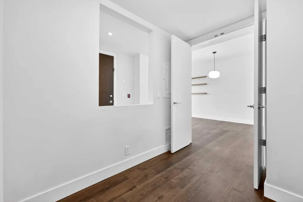 1025 5 Avenue SW Calgary AB T2P 1N4