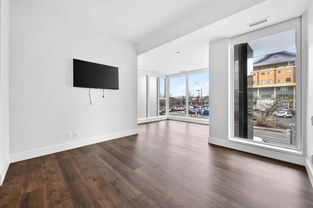 1025 5 Avenue SW Calgary AB T2P 1N4