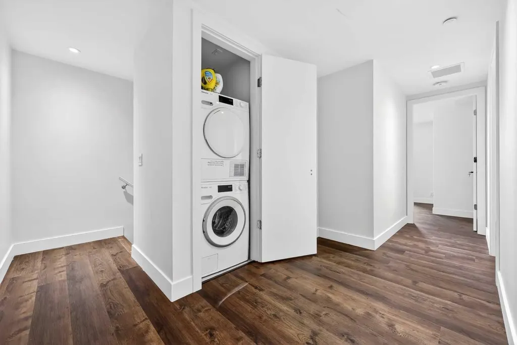 1025 5 Avenue SW Calgary AB T2P 1N4