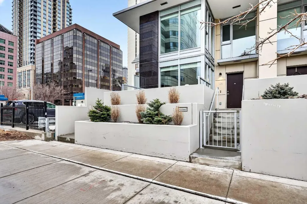 1025 5 Avenue SW Calgary AB T2P 1N4