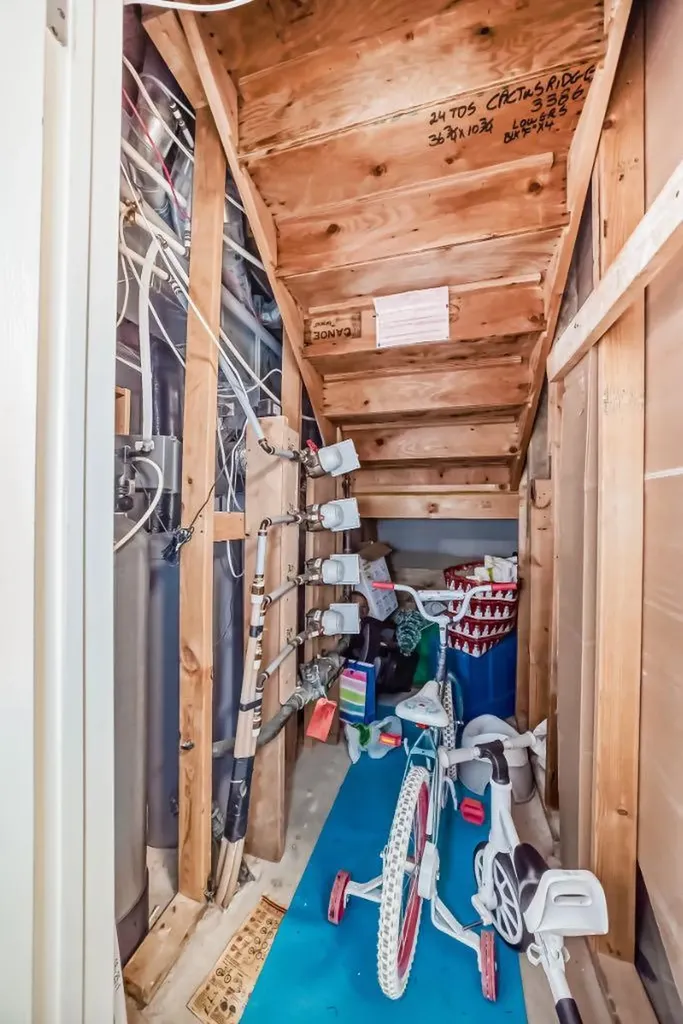 325 Mt Douglas Manor SE Calgary AB T2Z 3C8