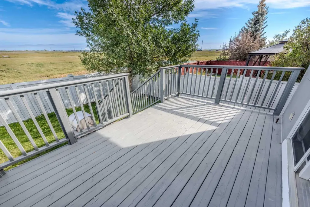 93 Coral Reef Crescent NE Calgary AB T3J 3Y4