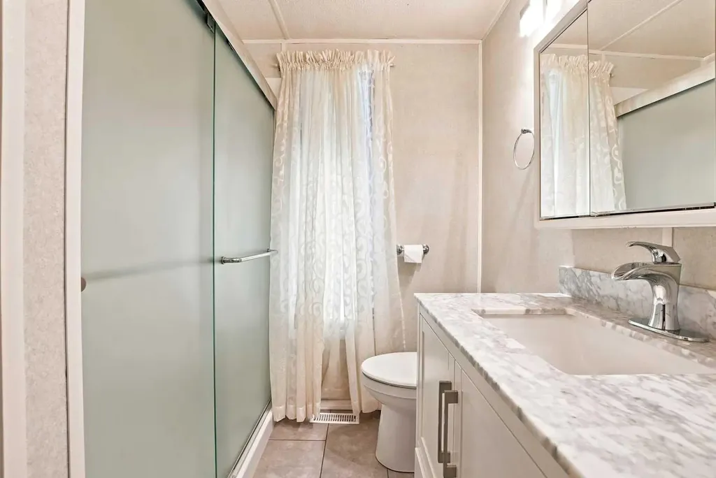 5220 53 Avenue Eckville AB T0M0M0