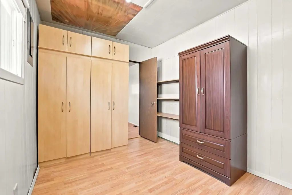 5220 53 Avenue Eckville AB T0M0M0