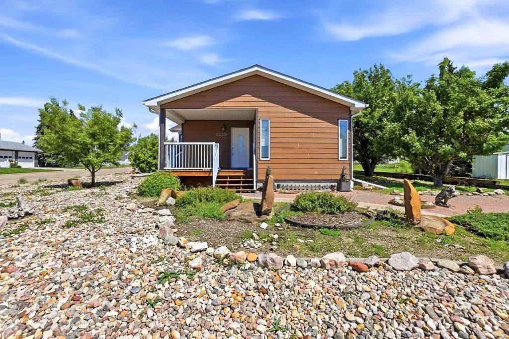 5220 53 Avenue Eckville AB T0M0M0