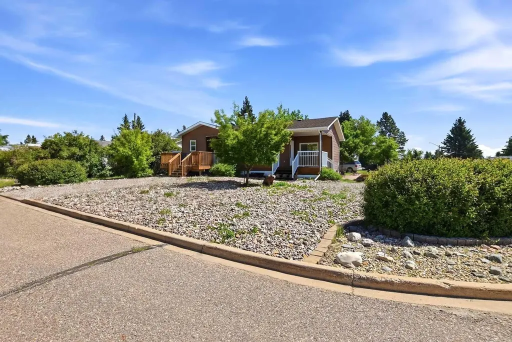 5220 53 Avenue Eckville AB T0M0M0