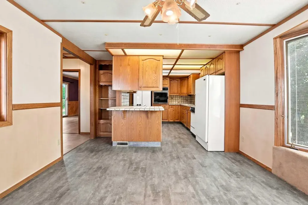 5220 53 Avenue Eckville AB T0M0M0