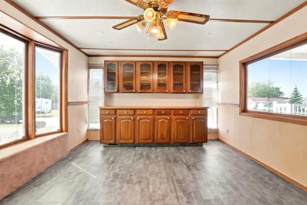 5220 53 Avenue Eckville AB T0M0M0