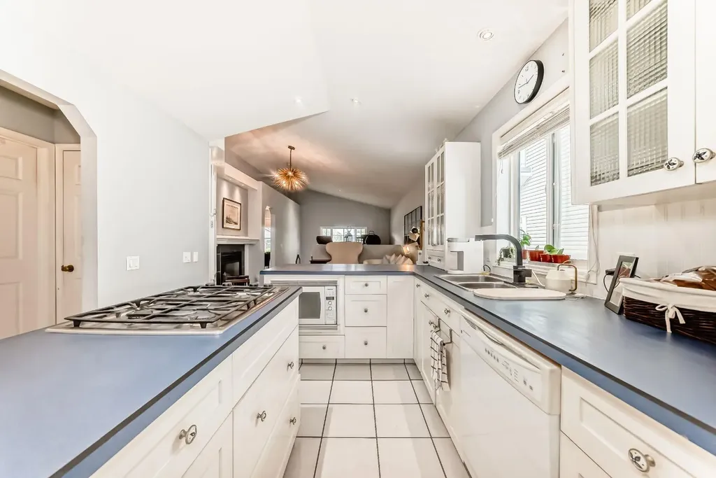 307 Mt Lorette Place SE Calgary AB T2Z 2L8