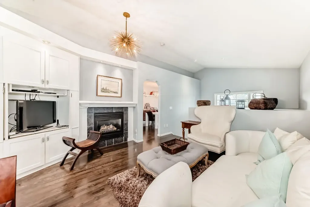 307 Mt Lorette Place SE Calgary AB T2Z 2L8