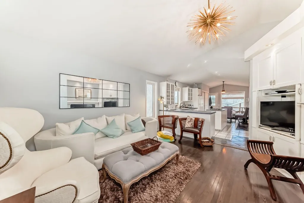 307 Mt Lorette Place SE Calgary AB T2Z 2L8