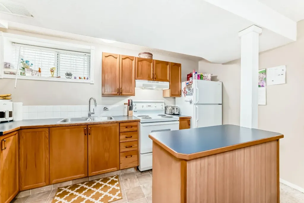 307 Mt Lorette Place SE Calgary AB T2Z 2L8