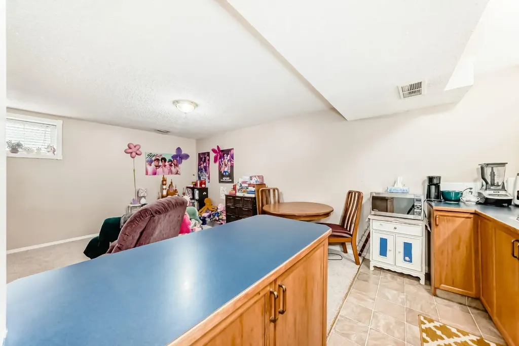 307 Mt Lorette Place SE Calgary AB T2Z 2L8