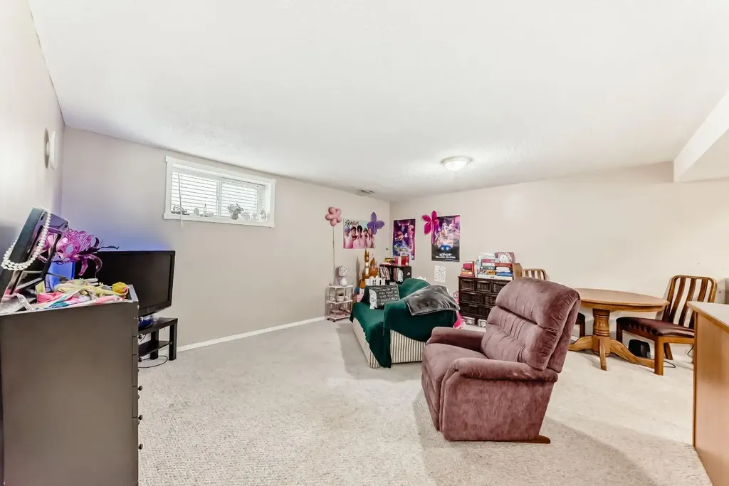 307 Mt Lorette Place SE Calgary AB T2Z 2L8