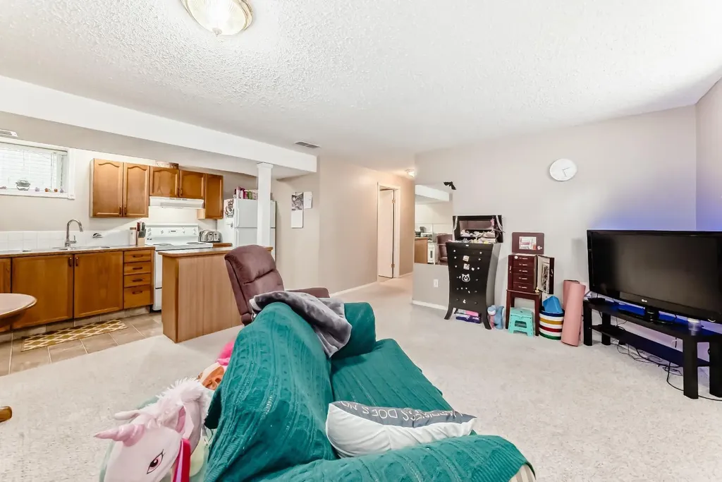 307 Mt Lorette Place SE Calgary AB T2Z 2L8