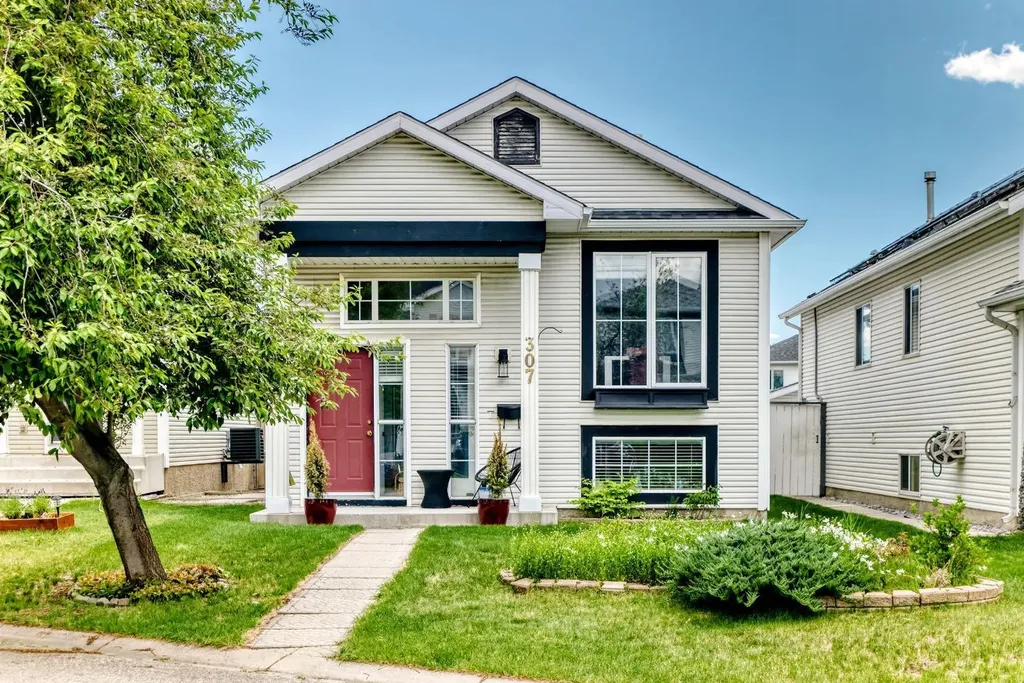 307 Mt Lorette Place SE Calgary AB T2Z 2L8