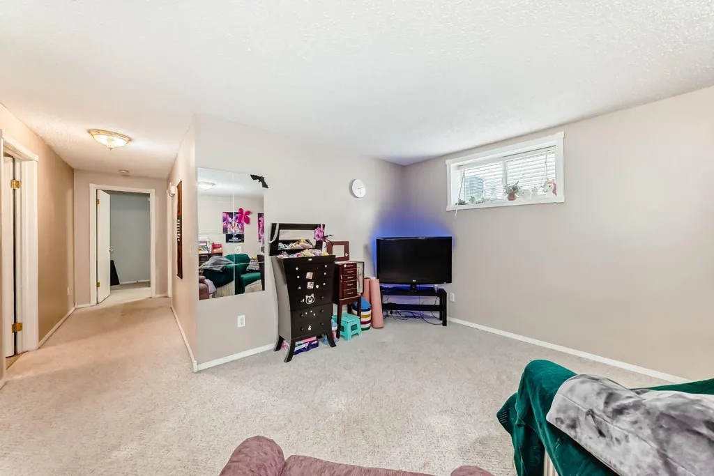307 Mt Lorette Place SE Calgary AB T2Z 2L8