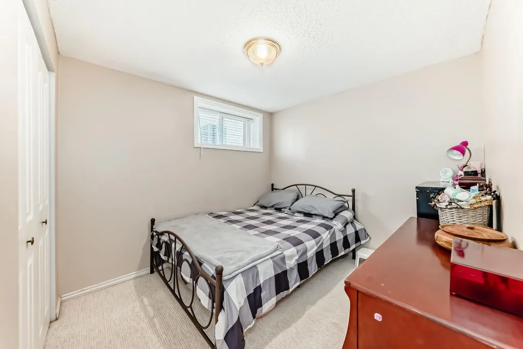 307 Mt Lorette Place SE Calgary AB T2Z 2L8