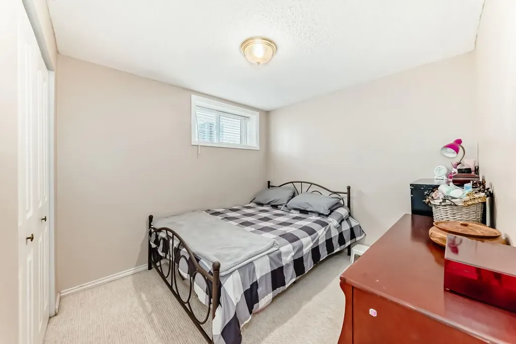 307 Mt Lorette Place SE Calgary AB T2Z 2L8