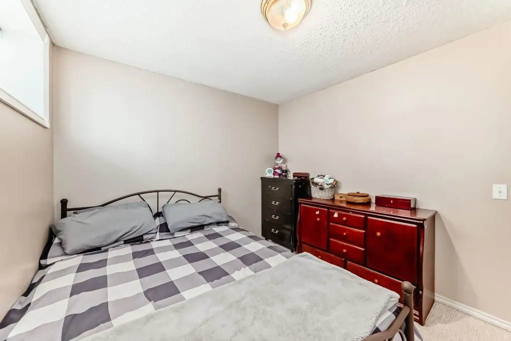 307 Mt Lorette Place SE Calgary AB T2Z 2L8