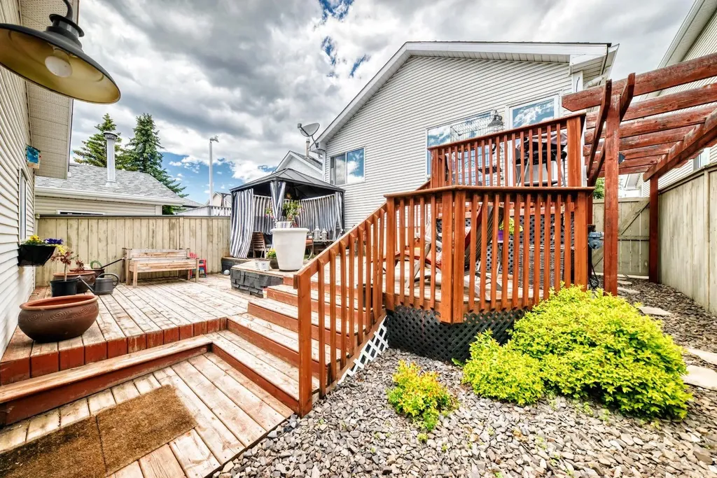 307 Mt Lorette Place SE Calgary AB T2Z 2L8