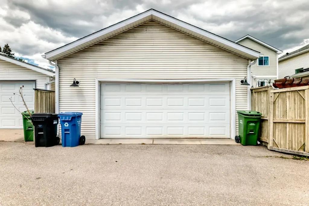 307 Mt Lorette Place SE Calgary AB T2Z 2L8