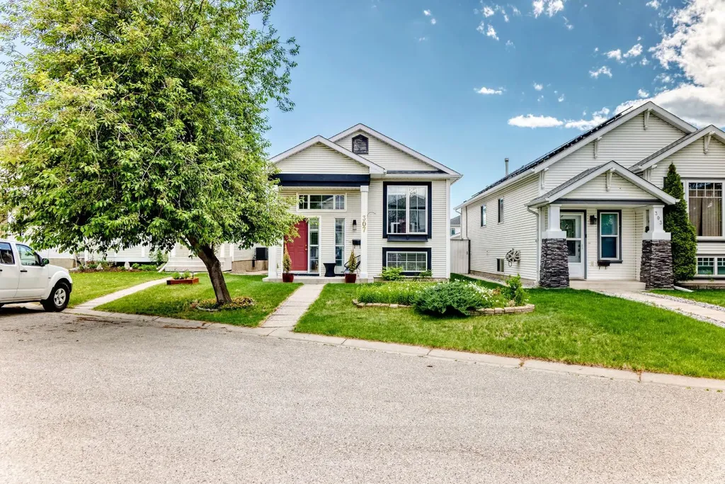 307 Mt Lorette Place SE Calgary AB T2Z 2L8